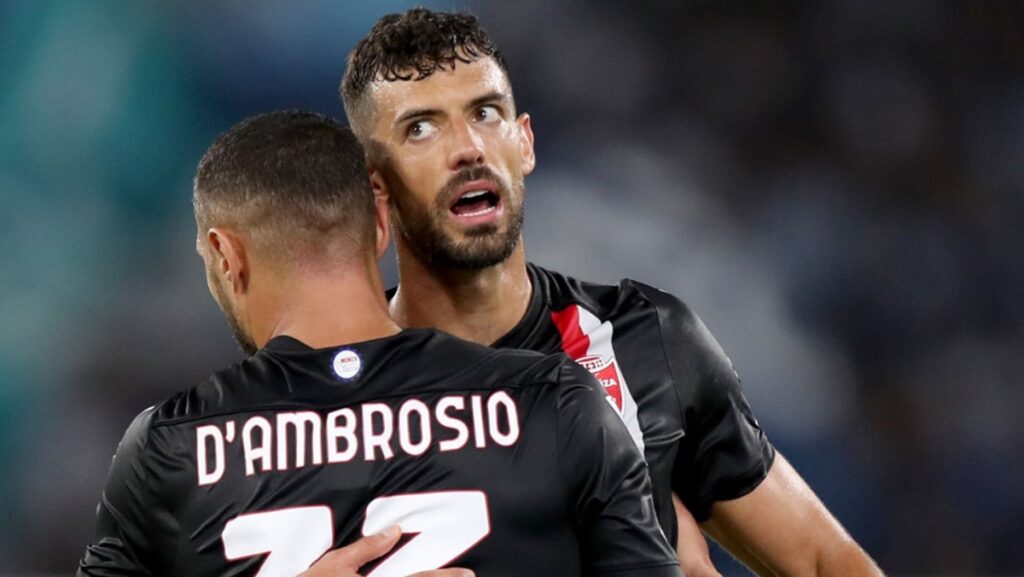 pablo marí ex-flamengo em jogo do monza