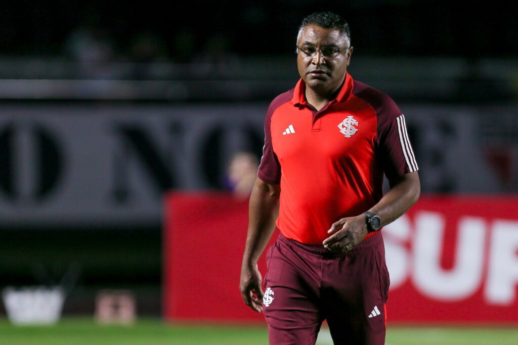 Roger Machado, técnico do Internacional, durante partida do Brasileirão 2024 entre São Paulo e Internacional, no MorumBIS