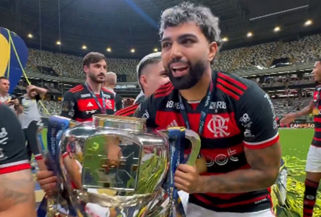 gabigol celebra título da copa do brasil pelo flamengo